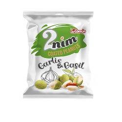 دو نیم بادام زمینی روکش دار سیر و ریحان